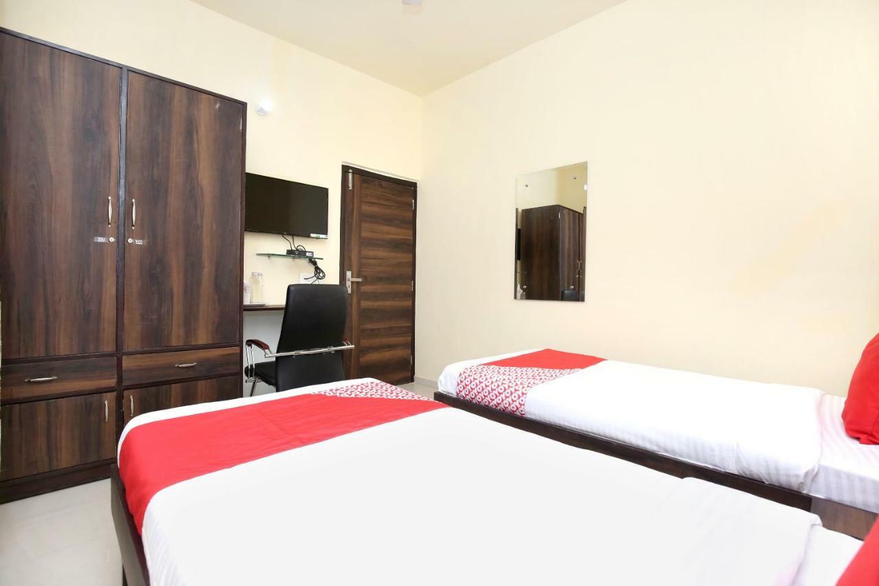 Oyo 16126 Aanantham Hotel Ludhiana Ngoại thất bức ảnh