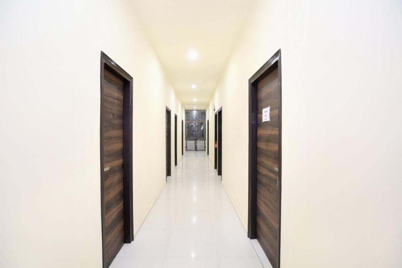 Oyo 16126 Aanantham Hotel Ludhiana Ngoại thất bức ảnh