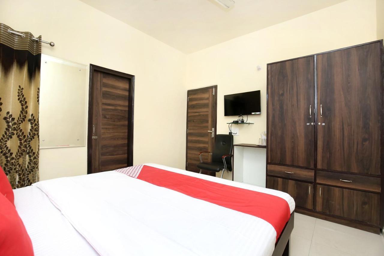 Oyo 16126 Aanantham Hotel Ludhiana Ngoại thất bức ảnh