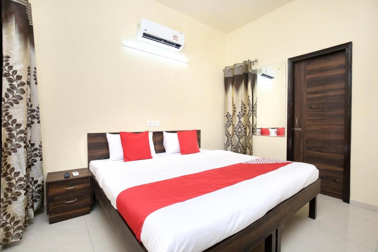 Oyo 16126 Aanantham Hotel Ludhiana Ngoại thất bức ảnh