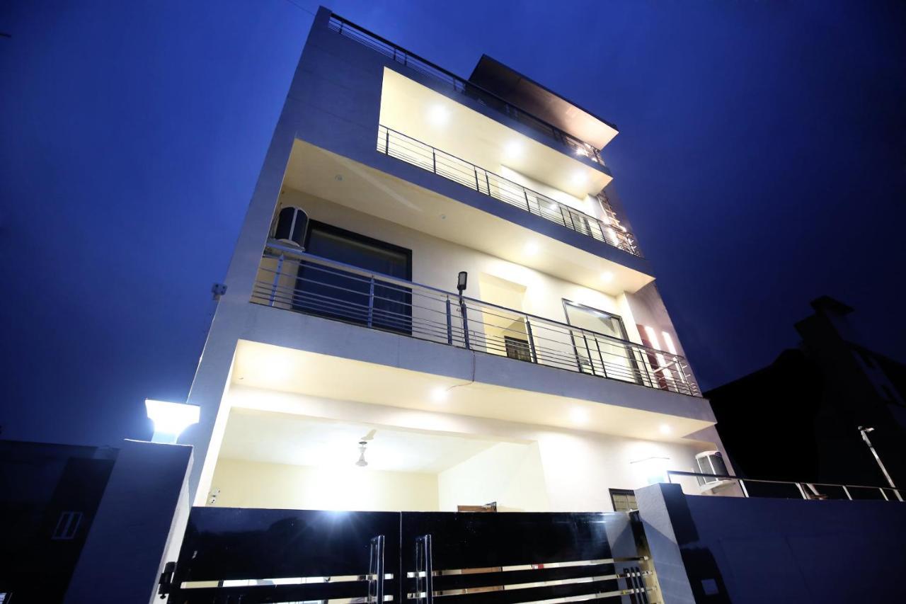 Oyo 16126 Aanantham Hotel Ludhiana Ngoại thất bức ảnh